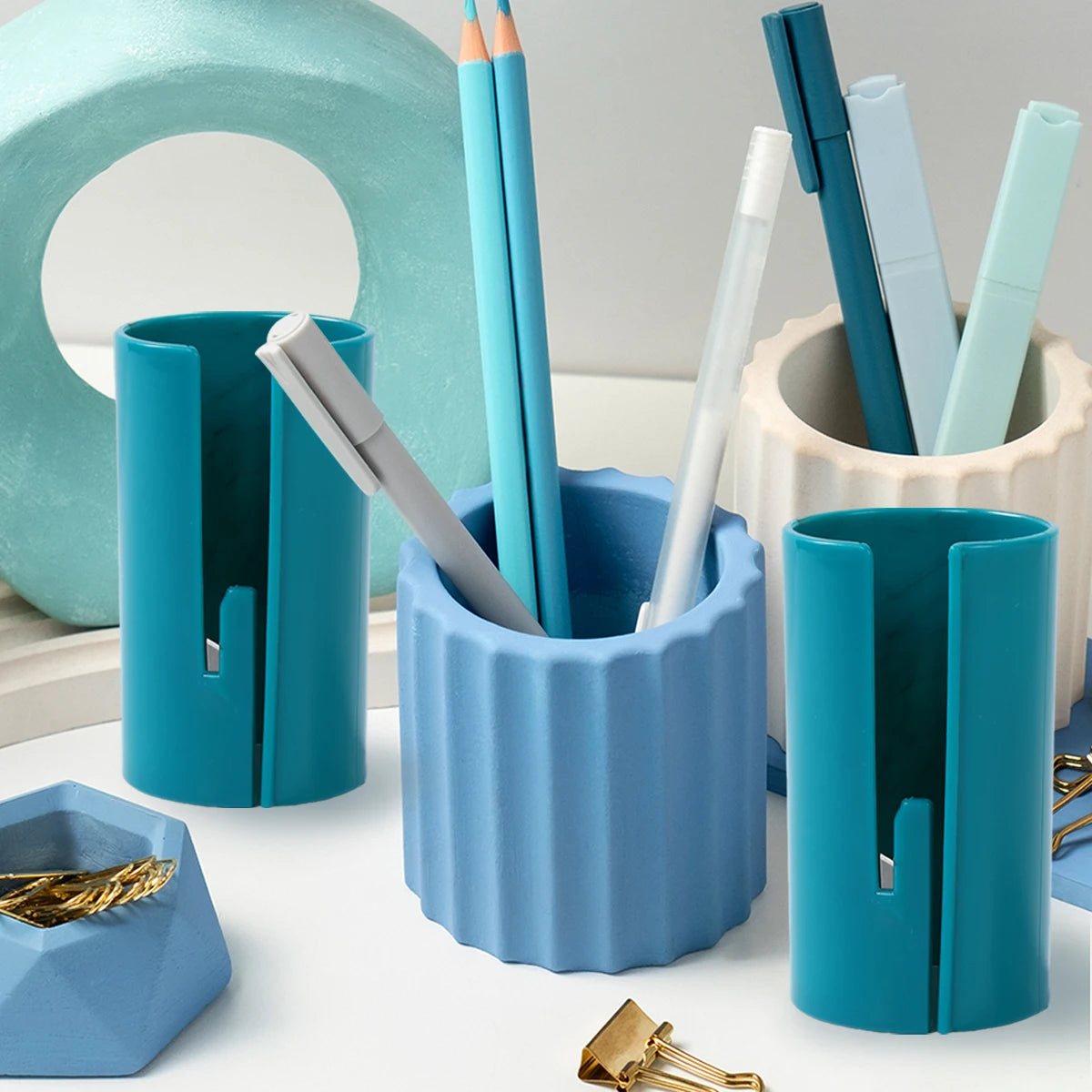 Uchwyt na papier z wbudowanym nożem